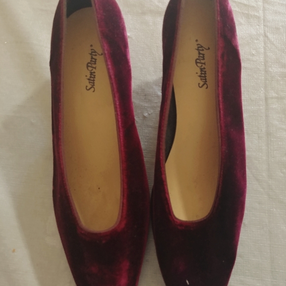 Red High Heel shoes - Picture 3 of 7